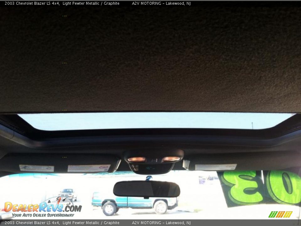 2003 Chevrolet Blazer LS 4x4 Light Pewter Metallic / Graphite Photo #25