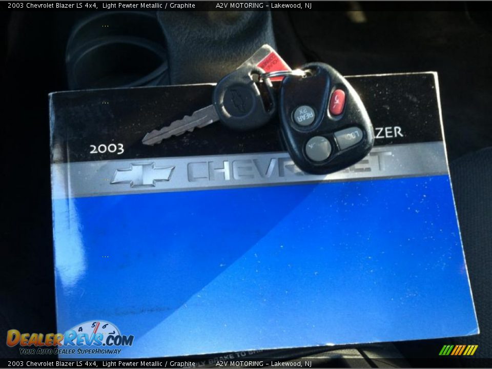 2003 Chevrolet Blazer LS 4x4 Light Pewter Metallic / Graphite Photo #26