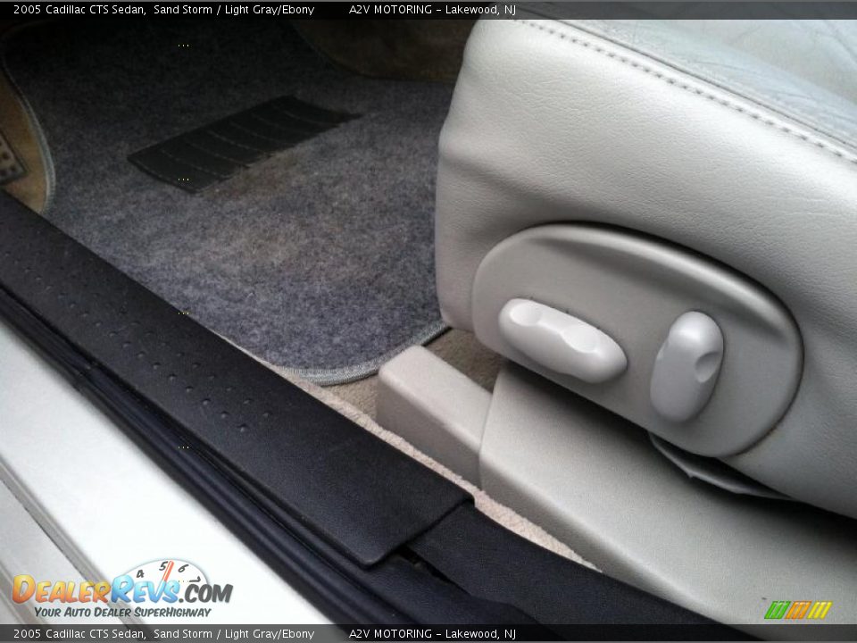 2005 Cadillac CTS Sedan Sand Storm / Light Gray/Ebony Photo #20