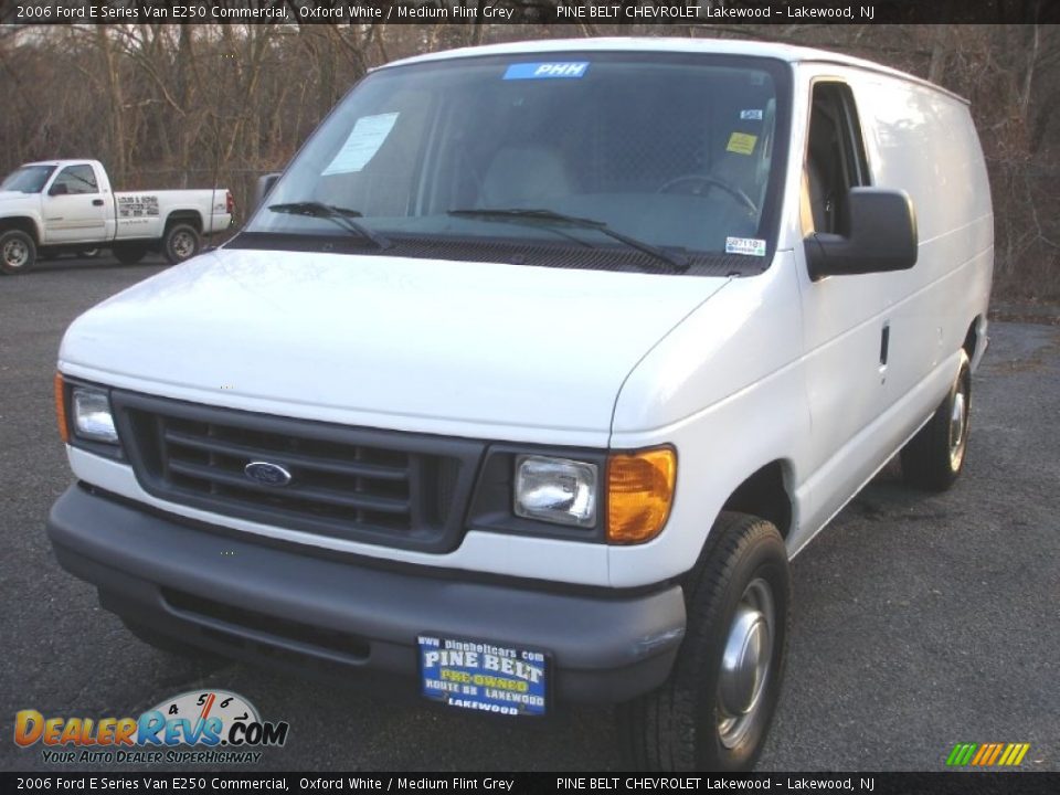 2006 Ford E Series Van E250 Commercial Oxford White / Medium Flint Grey Photo #1