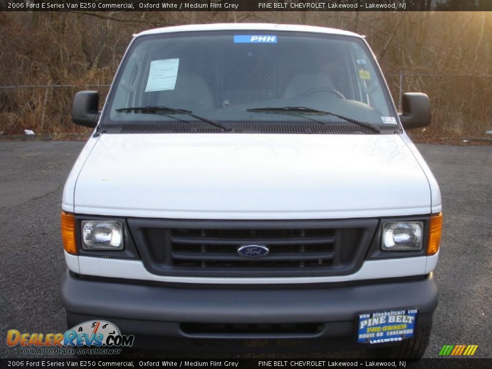 2006 Ford E Series Van E250 Commercial Oxford White / Medium Flint Grey Photo #2