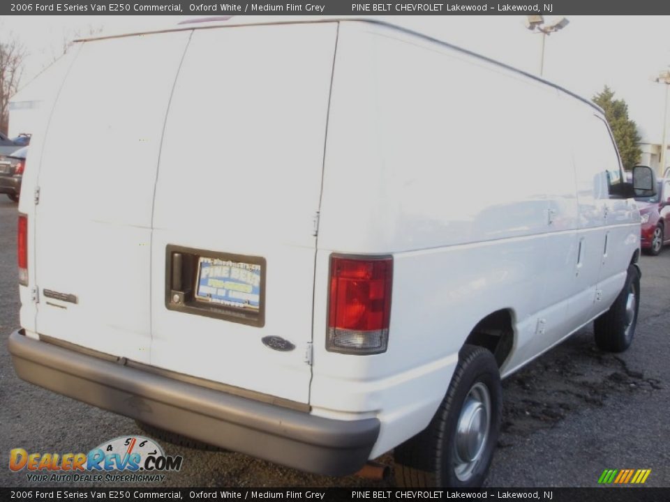 2006 Ford E Series Van E250 Commercial Oxford White / Medium Flint Grey Photo #4