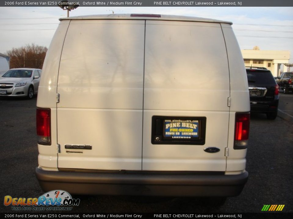 2006 Ford E Series Van E250 Commercial Oxford White / Medium Flint Grey Photo #5