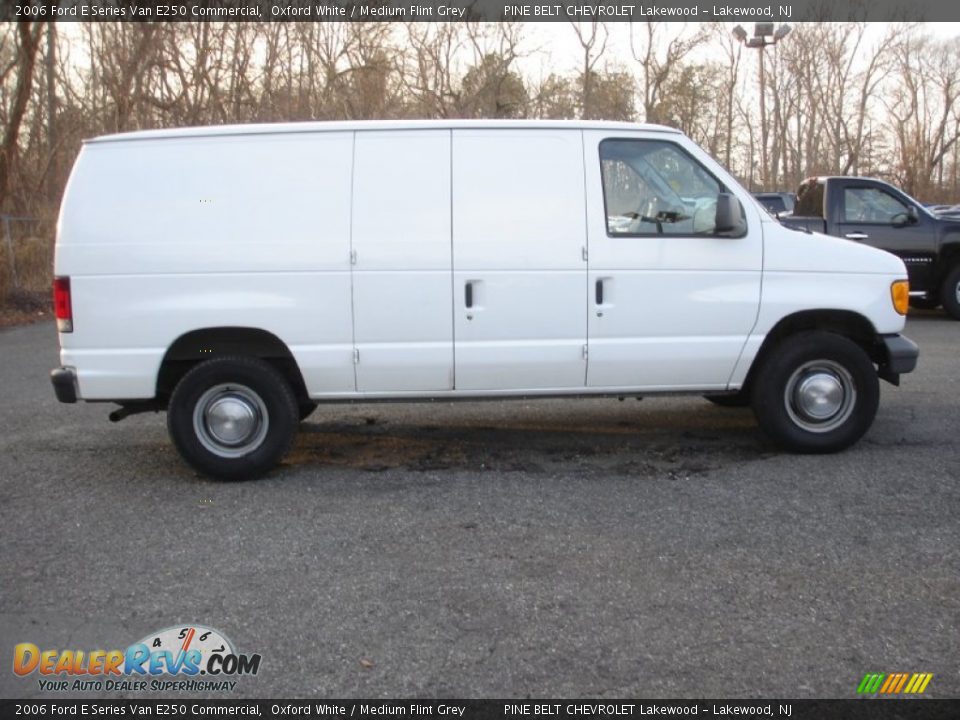 2006 Ford E Series Van E250 Commercial Oxford White / Medium Flint Grey Photo #7