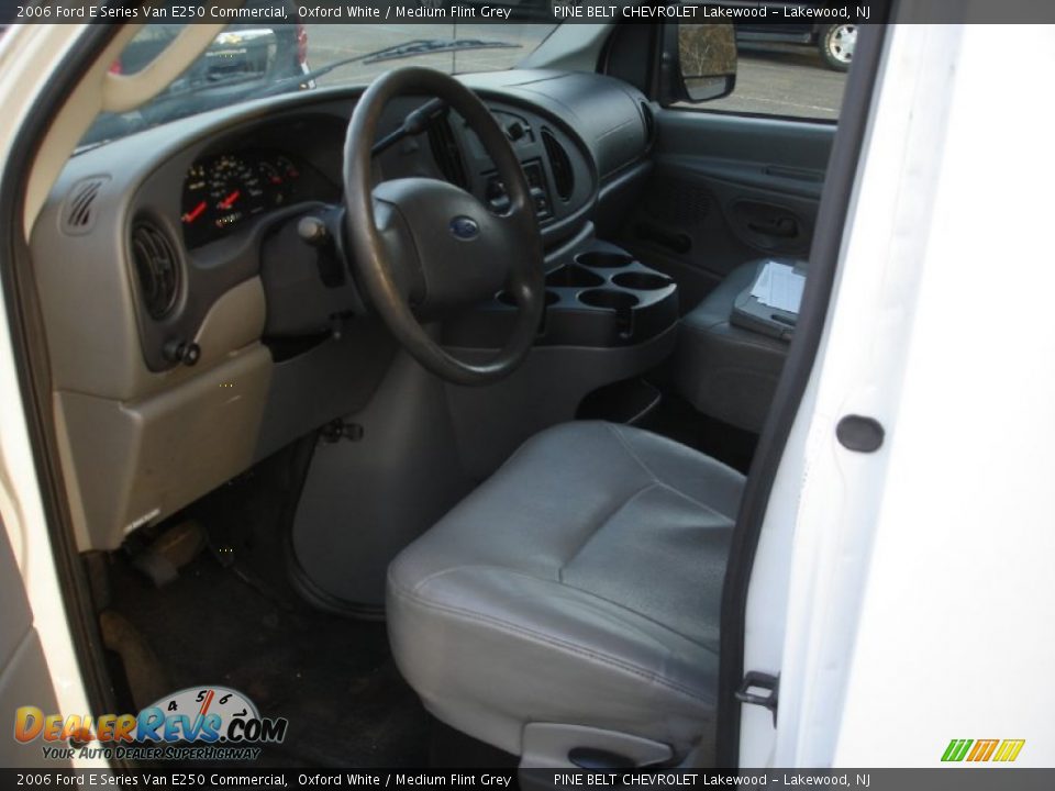2006 Ford E Series Van E250 Commercial Oxford White / Medium Flint Grey Photo #9