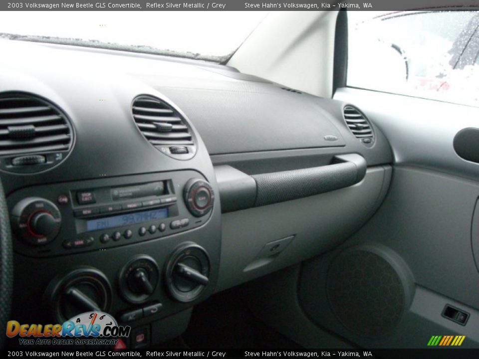 2003 Volkswagen New Beetle GLS Convertible Reflex Silver Metallic / Grey Photo #21