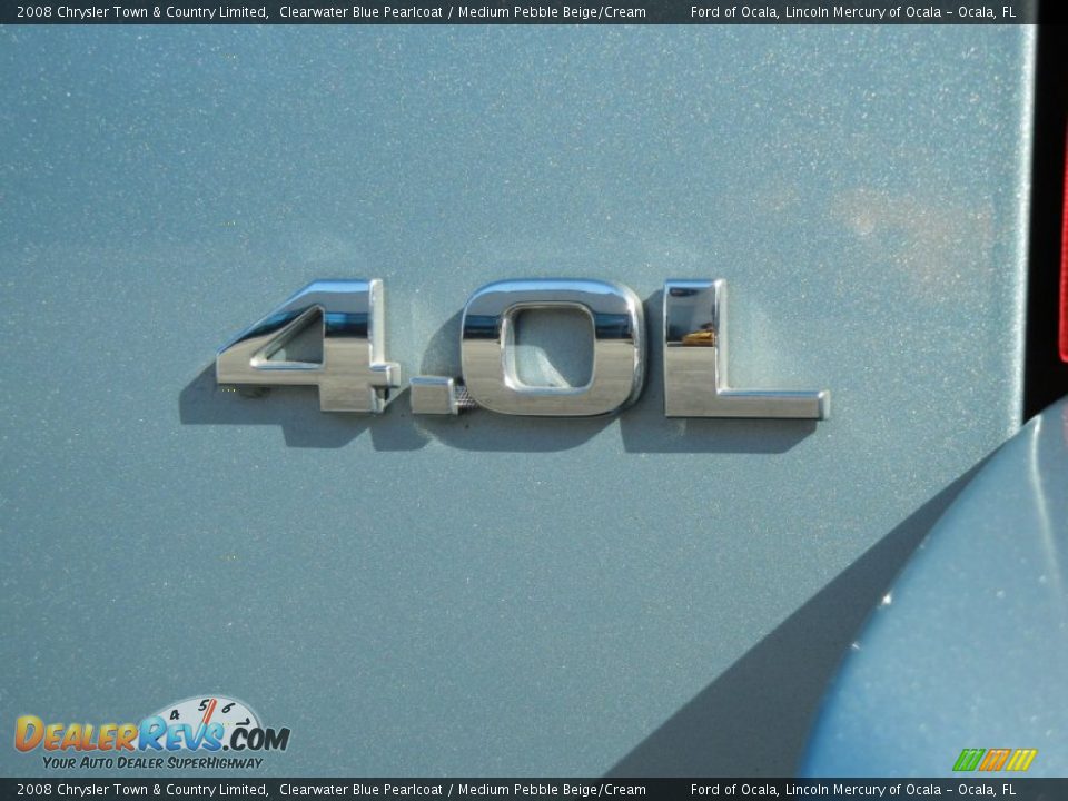 2008 Chrysler Town & Country Limited Clearwater Blue Pearlcoat / Medium Pebble Beige/Cream Photo #10