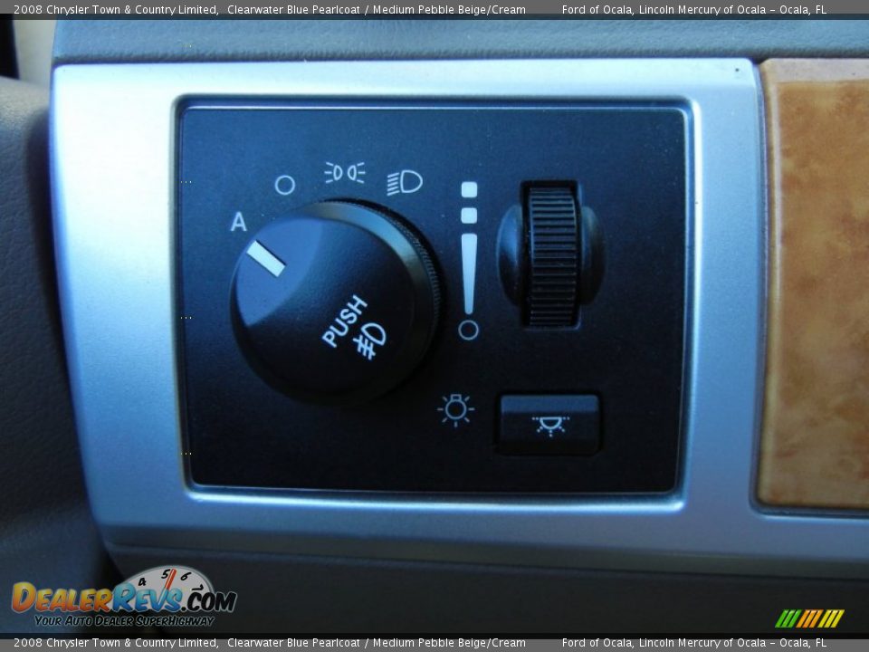 2008 Chrysler Town & Country Limited Clearwater Blue Pearlcoat / Medium Pebble Beige/Cream Photo #30