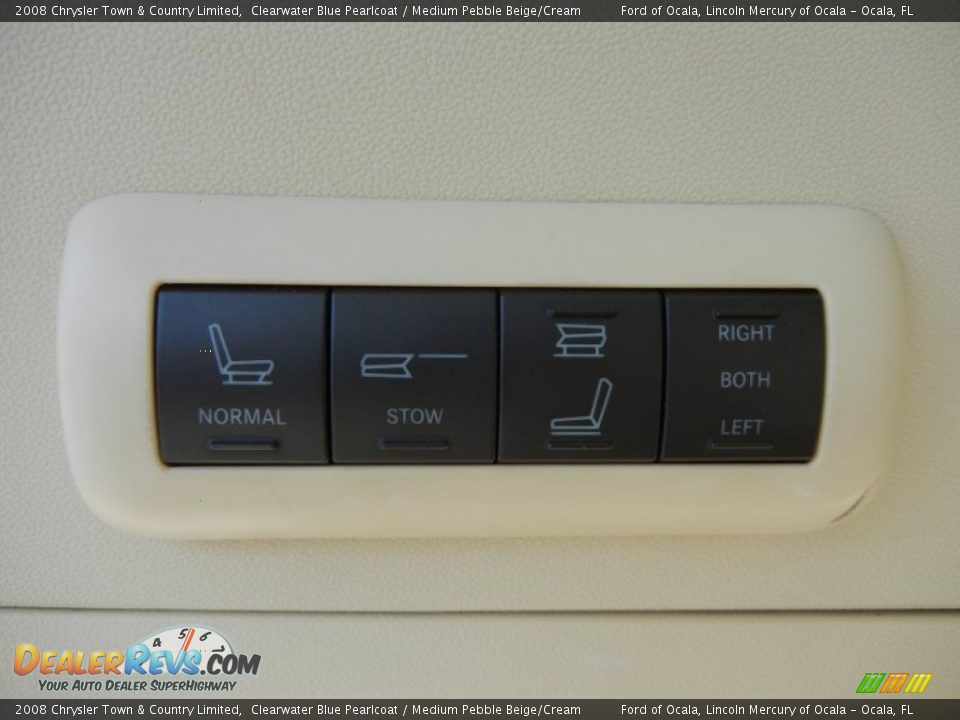 2008 Chrysler Town & Country Limited Clearwater Blue Pearlcoat / Medium Pebble Beige/Cream Photo #32