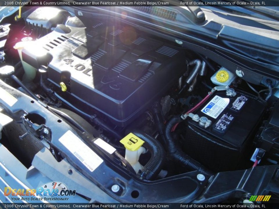 2008 Chrysler Town & Country Limited Clearwater Blue Pearlcoat / Medium Pebble Beige/Cream Photo #34
