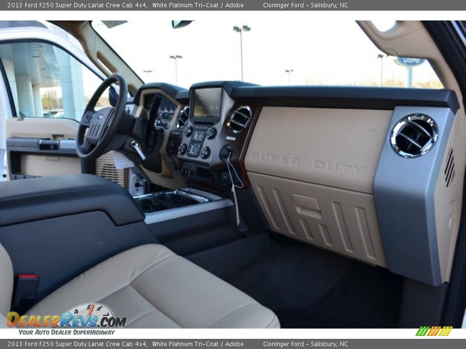 Dashboard of 2013 Ford F250 Super Duty Lariat Crew Cab 4x4 Photo #16