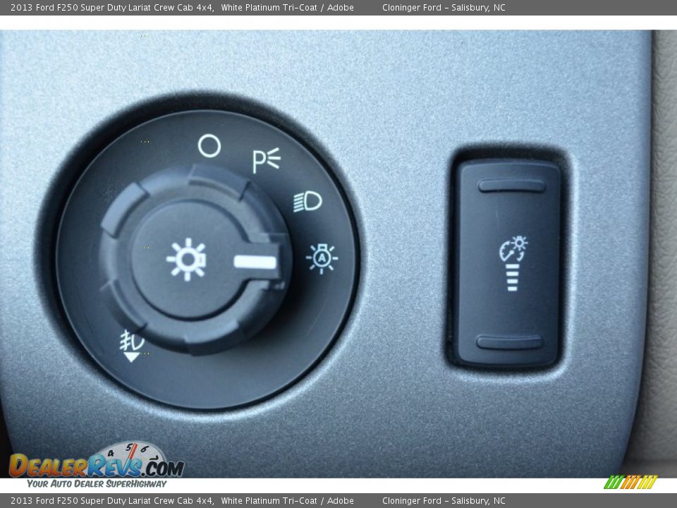 Controls of 2013 Ford F250 Super Duty Lariat Crew Cab 4x4 Photo #32