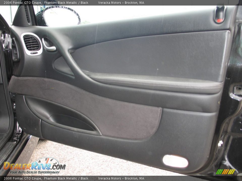 Door Panel of 2006 Pontiac GTO Coupe Photo #13
