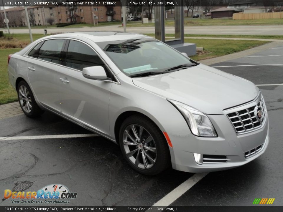 Front 3/4 View of 2013 Cadillac XTS Luxury FWD Photo #3