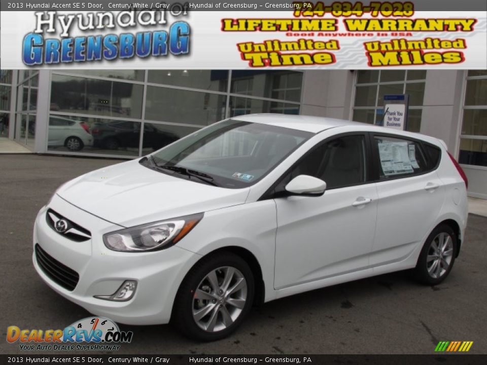 2013 Hyundai Accent SE 5 Door Century White / Gray Photo #1