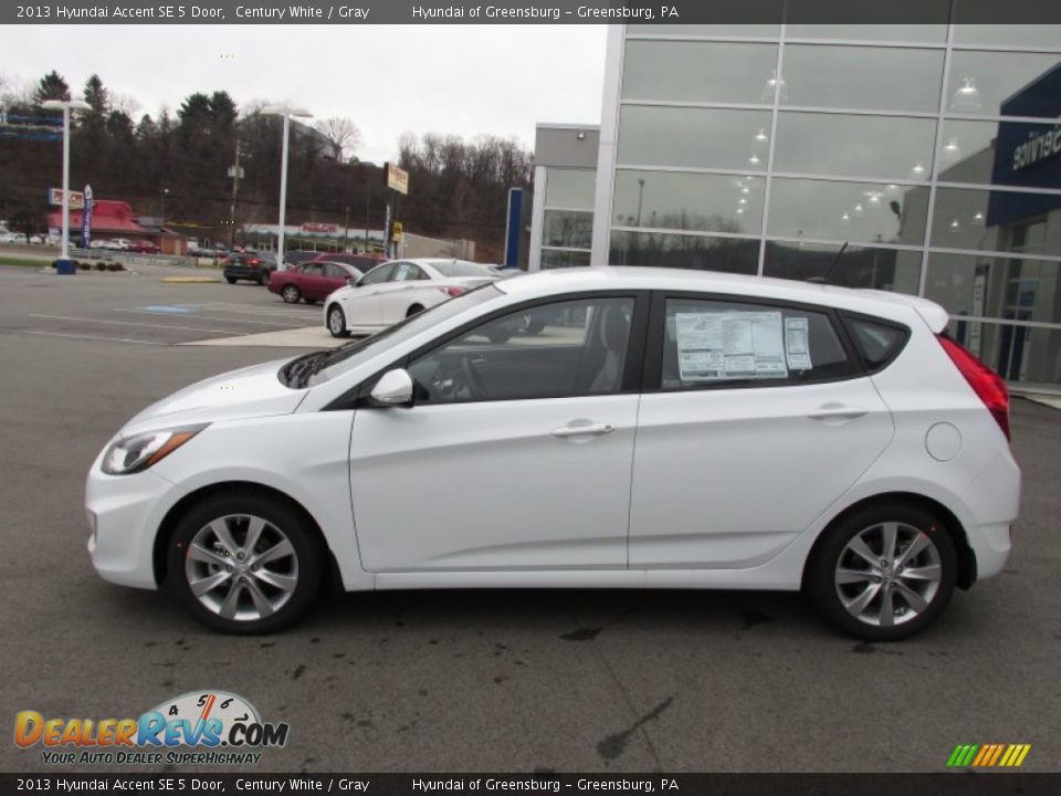 2013 Hyundai Accent SE 5 Door Century White / Gray Photo #2