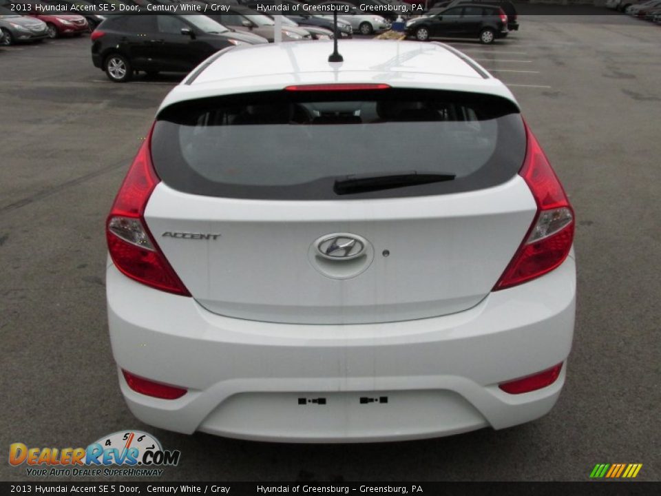 2013 Hyundai Accent SE 5 Door Century White / Gray Photo #4