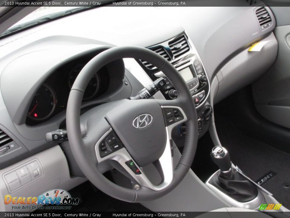 2013 Hyundai Accent SE 5 Door Century White / Gray Photo #5