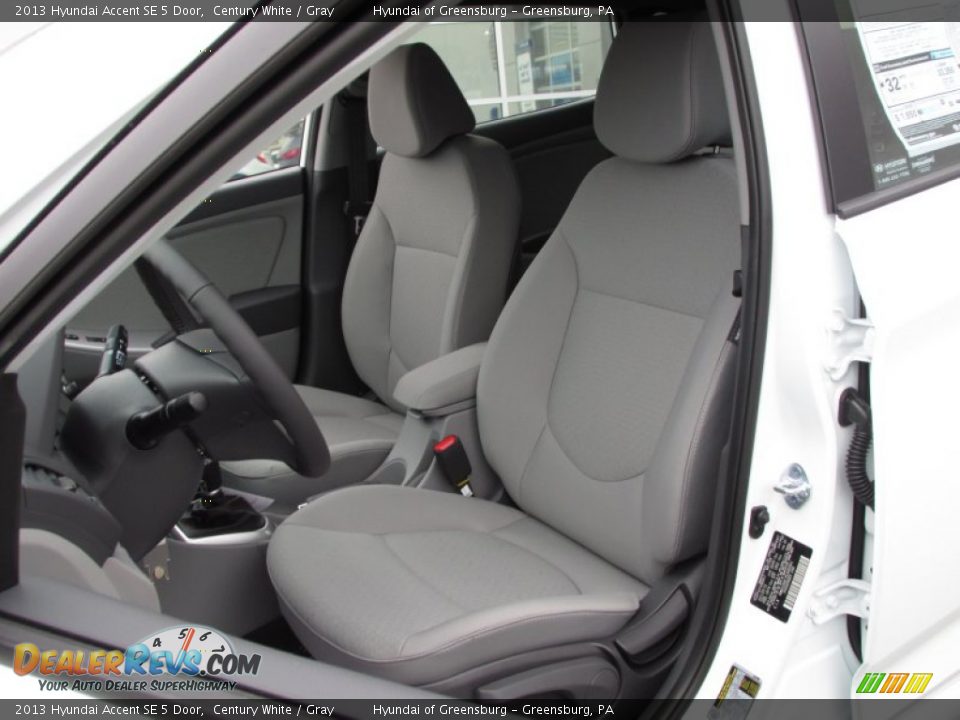 2013 Hyundai Accent SE 5 Door Century White / Gray Photo #7