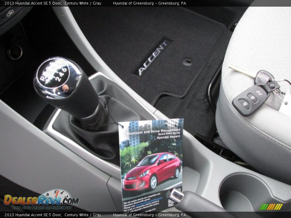 2013 Hyundai Accent SE 5 Door Century White / Gray Photo #9