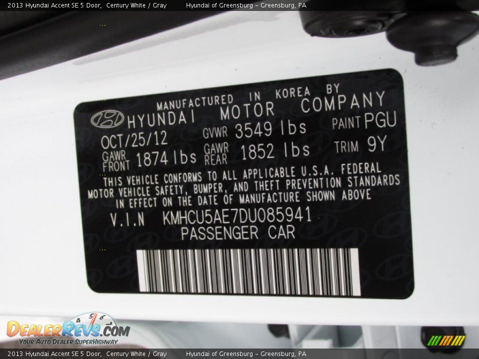 2013 Hyundai Accent SE 5 Door Century White / Gray Photo #10