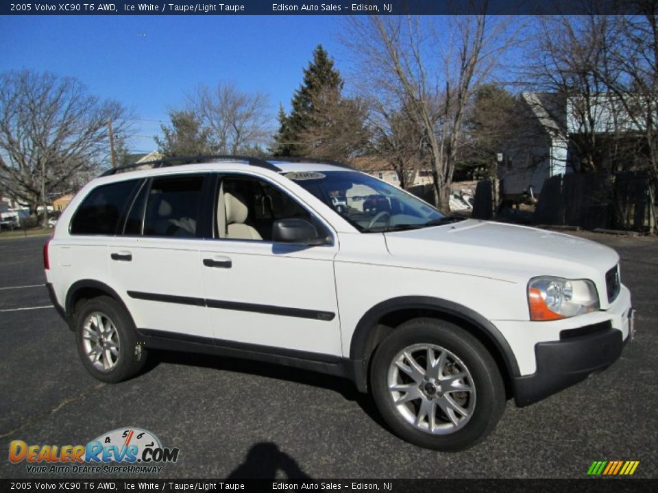 2005 Volvo XC90 T6 AWD Ice White / Taupe/Light Taupe Photo #10