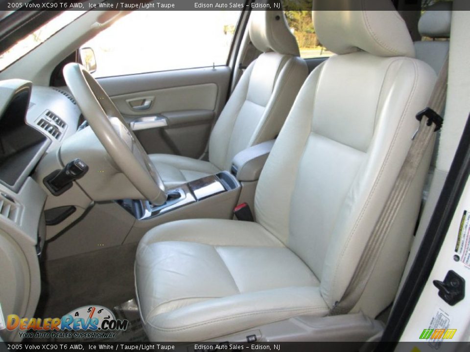 2005 Volvo XC90 T6 AWD Ice White / Taupe/Light Taupe Photo #13