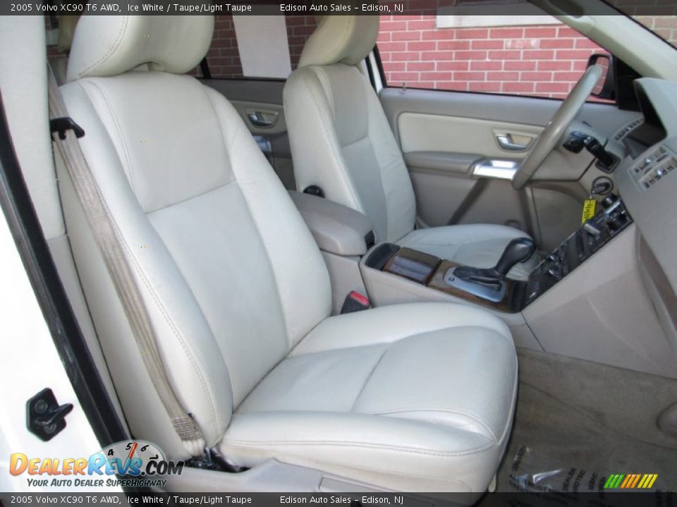 2005 Volvo XC90 T6 AWD Ice White / Taupe/Light Taupe Photo #14