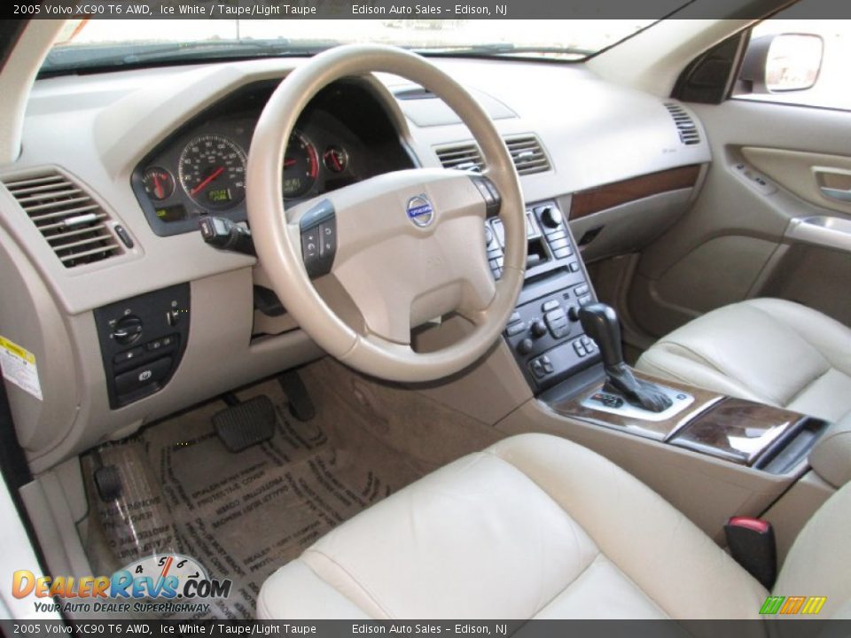 2005 Volvo XC90 T6 AWD Ice White / Taupe/Light Taupe Photo #15