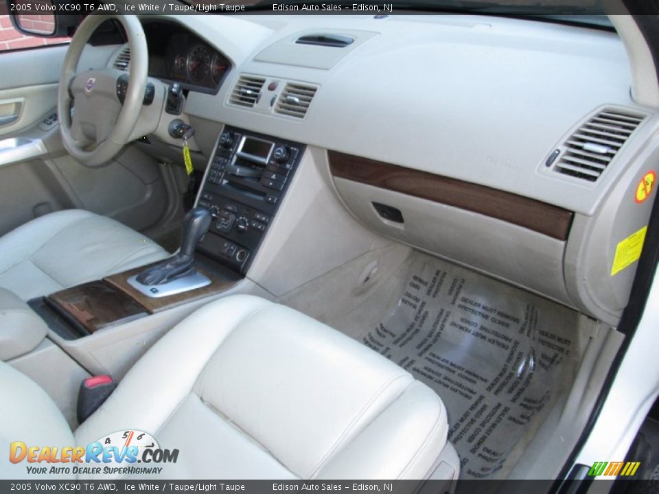 2005 Volvo XC90 T6 AWD Ice White / Taupe/Light Taupe Photo #16