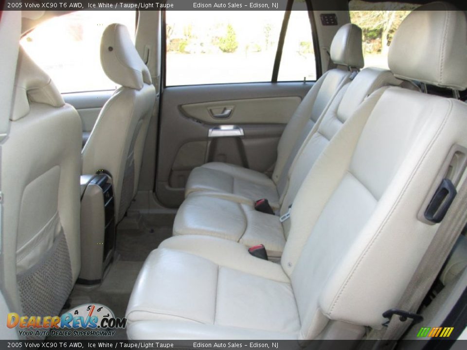 2005 Volvo XC90 T6 AWD Ice White / Taupe/Light Taupe Photo #17