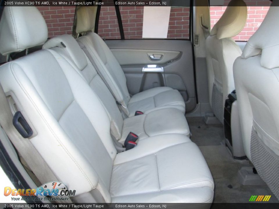 2005 Volvo XC90 T6 AWD Ice White / Taupe/Light Taupe Photo #18
