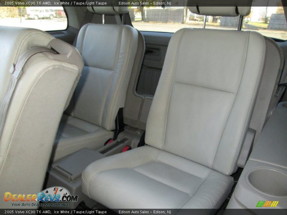 2005 Volvo XC90 T6 AWD Ice White / Taupe/Light Taupe Photo #19