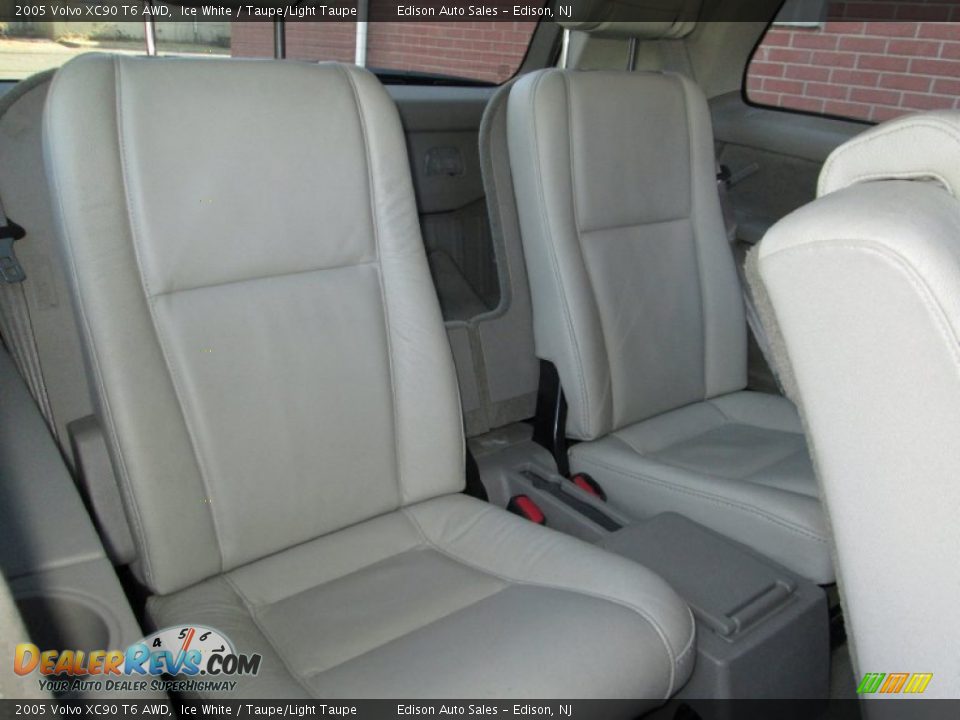 2005 Volvo XC90 T6 AWD Ice White / Taupe/Light Taupe Photo #20