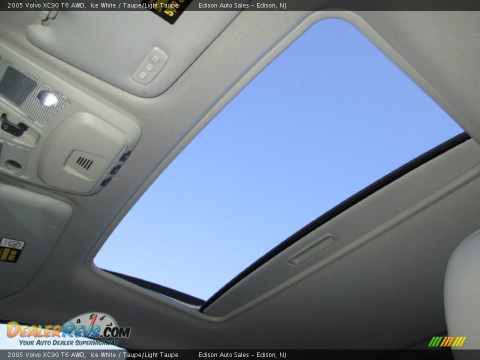 2005 Volvo XC90 T6 AWD Ice White / Taupe/Light Taupe Photo #21