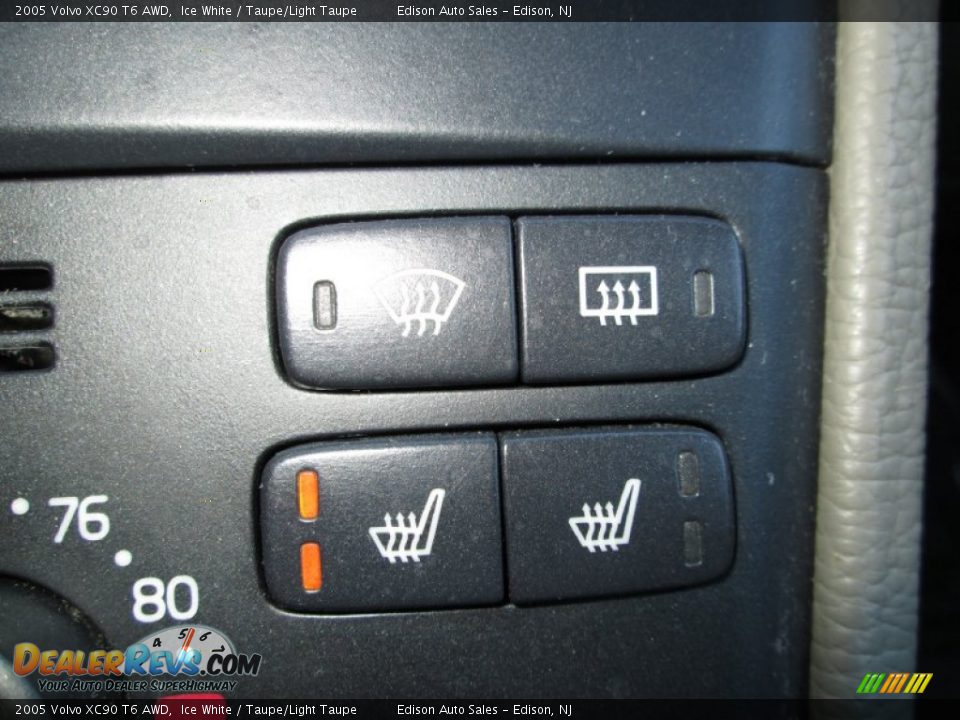 2005 Volvo XC90 T6 AWD Ice White / Taupe/Light Taupe Photo #23