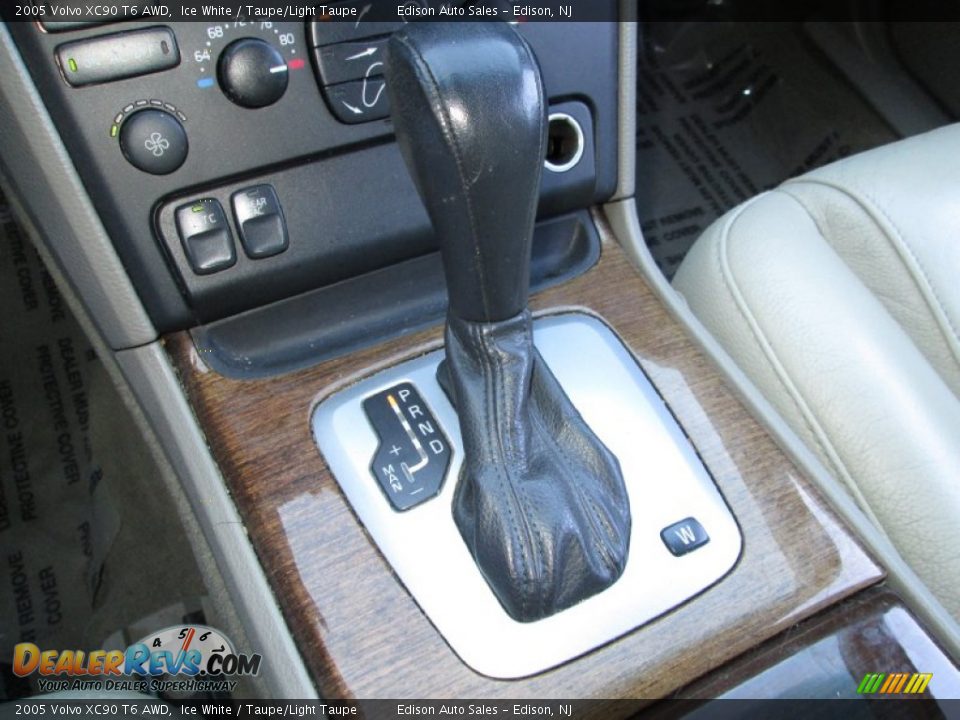 2005 Volvo XC90 T6 AWD Ice White / Taupe/Light Taupe Photo #24