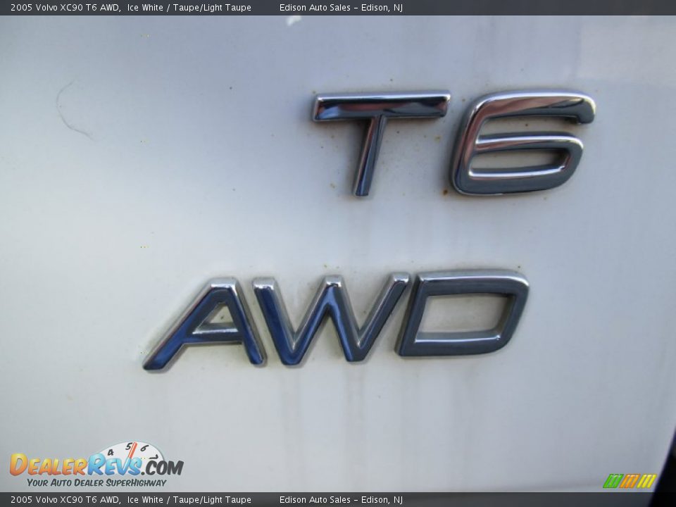 2005 Volvo XC90 T6 AWD Ice White / Taupe/Light Taupe Photo #31
