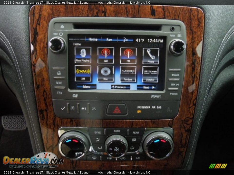 Controls of 2013 Chevrolet Traverse LT Photo #14