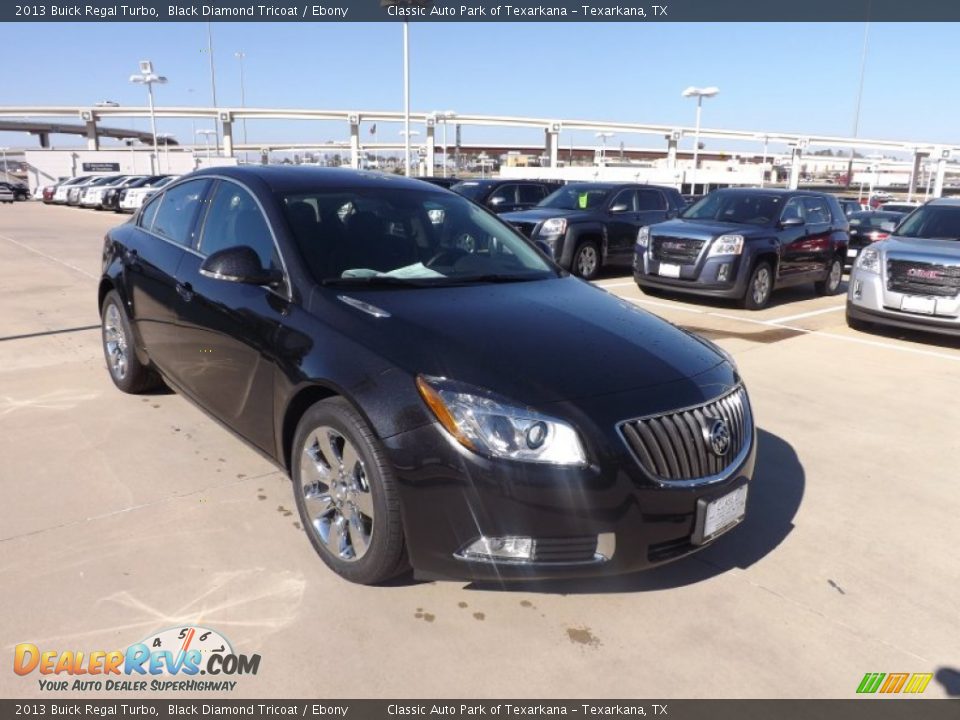 Front 3/4 View of 2013 Buick Regal Turbo Photo #7