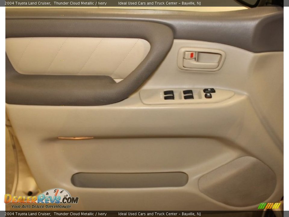 2004 Toyota Land Cruiser Thunder Cloud Metallic / Ivory Photo #13