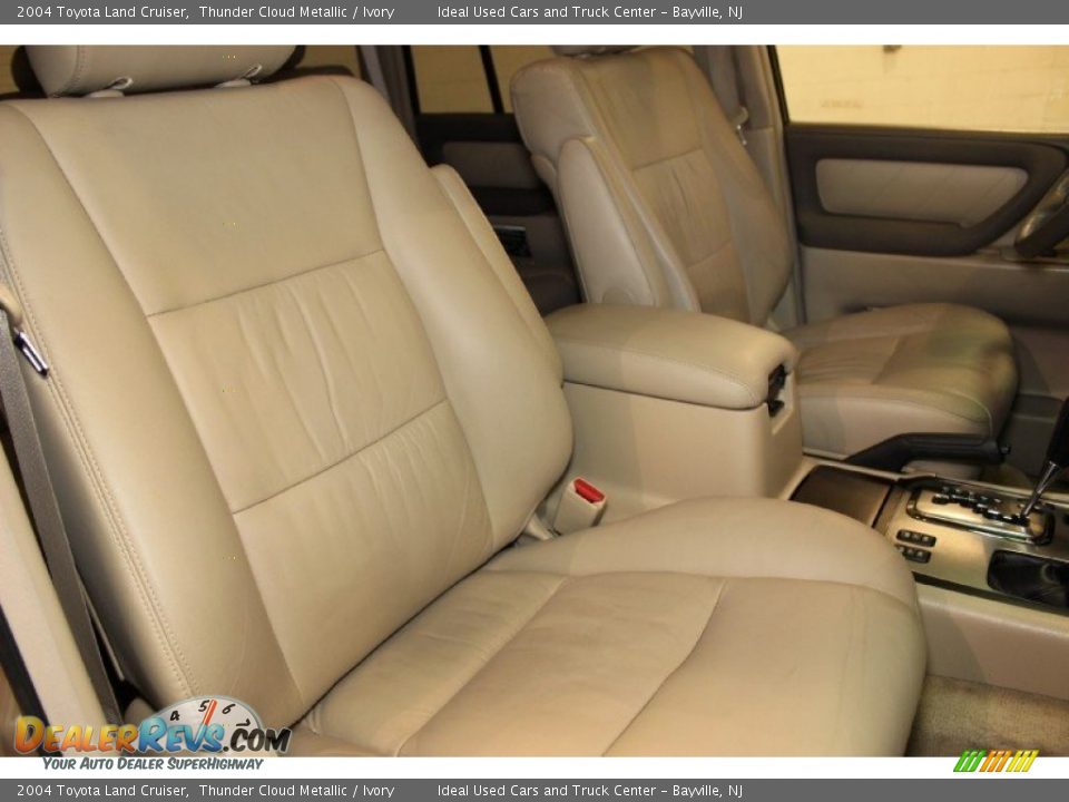 2004 Toyota Land Cruiser Thunder Cloud Metallic / Ivory Photo #14