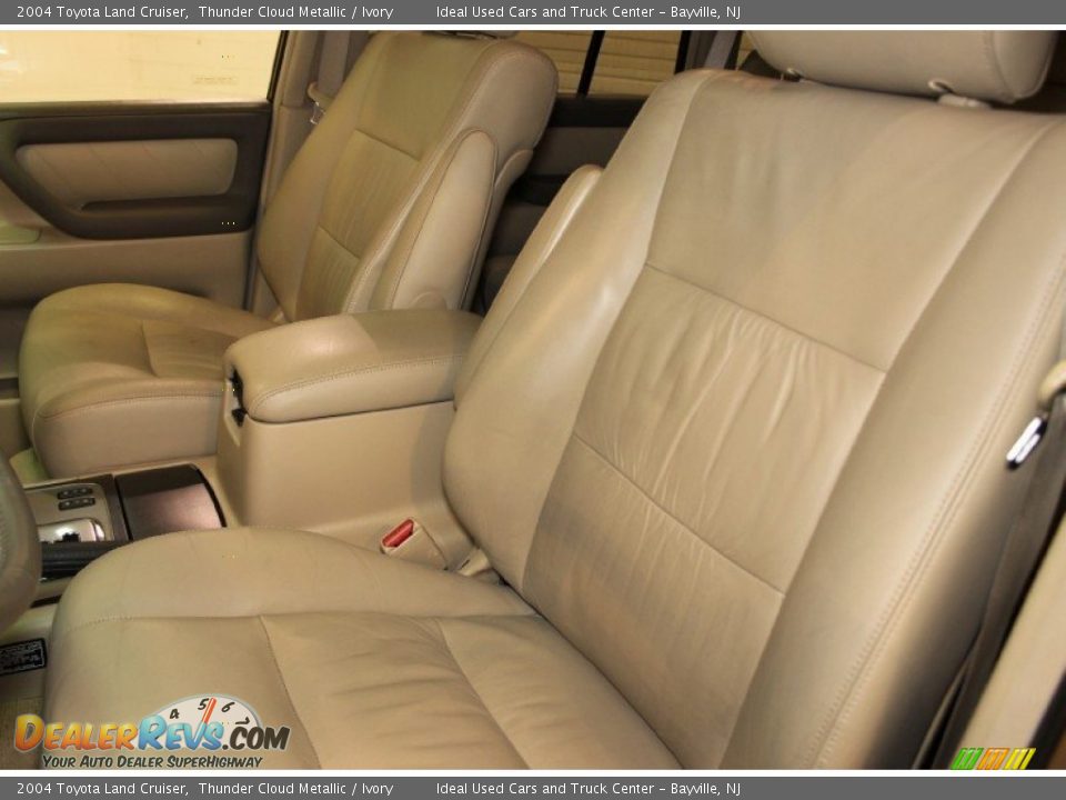 2004 Toyota Land Cruiser Thunder Cloud Metallic / Ivory Photo #15