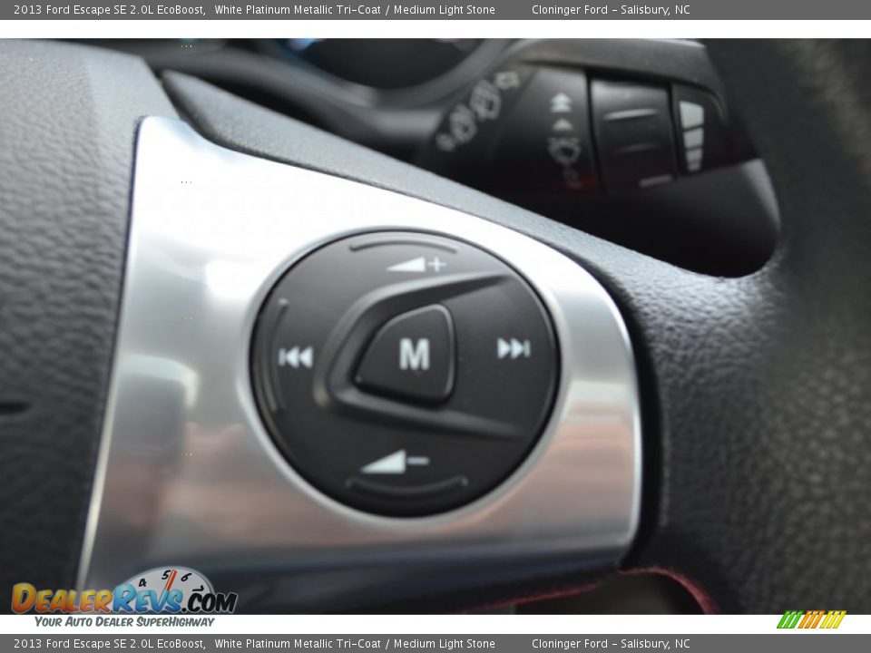 2013 Ford Escape SE 2.0L EcoBoost White Platinum Metallic Tri-Coat / Medium Light Stone Photo #30