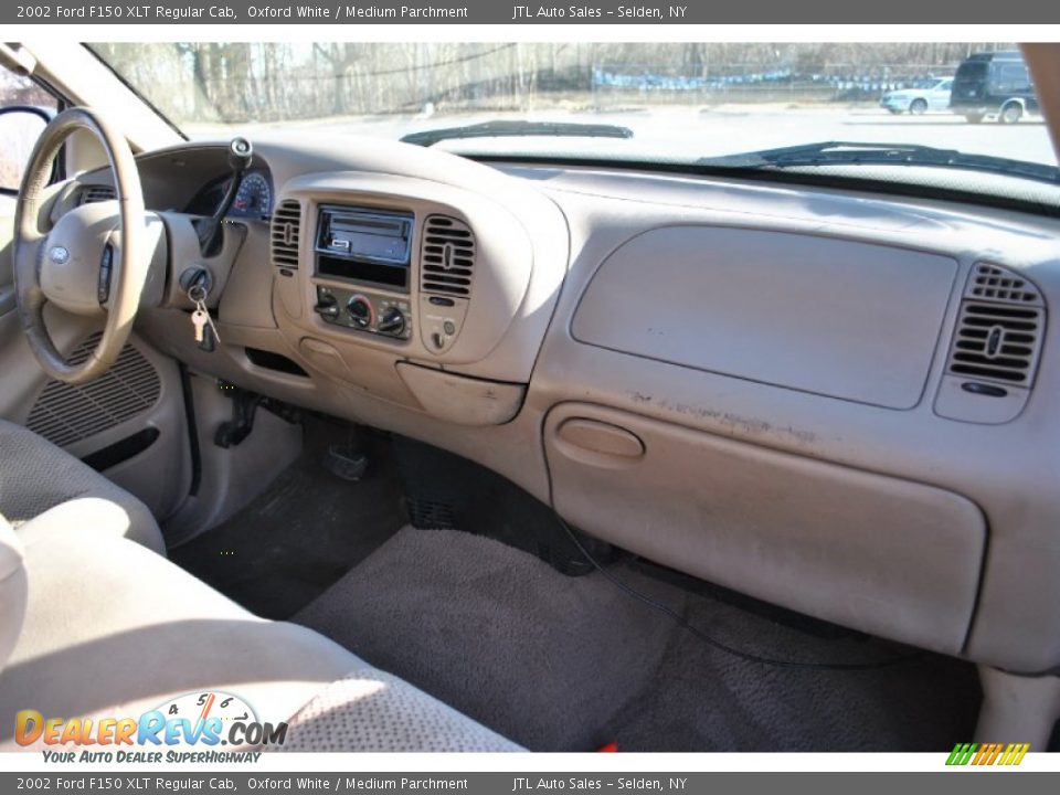 Dashboard of 2002 Ford F150 XLT Regular Cab Photo #10