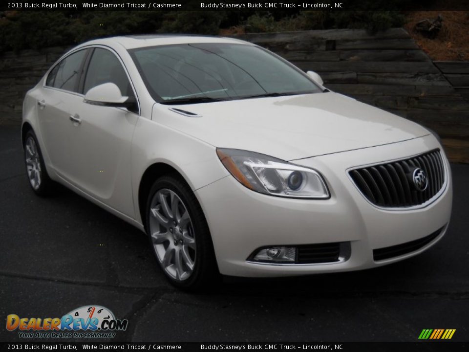 Front 3/4 View of 2013 Buick Regal Turbo Photo #3