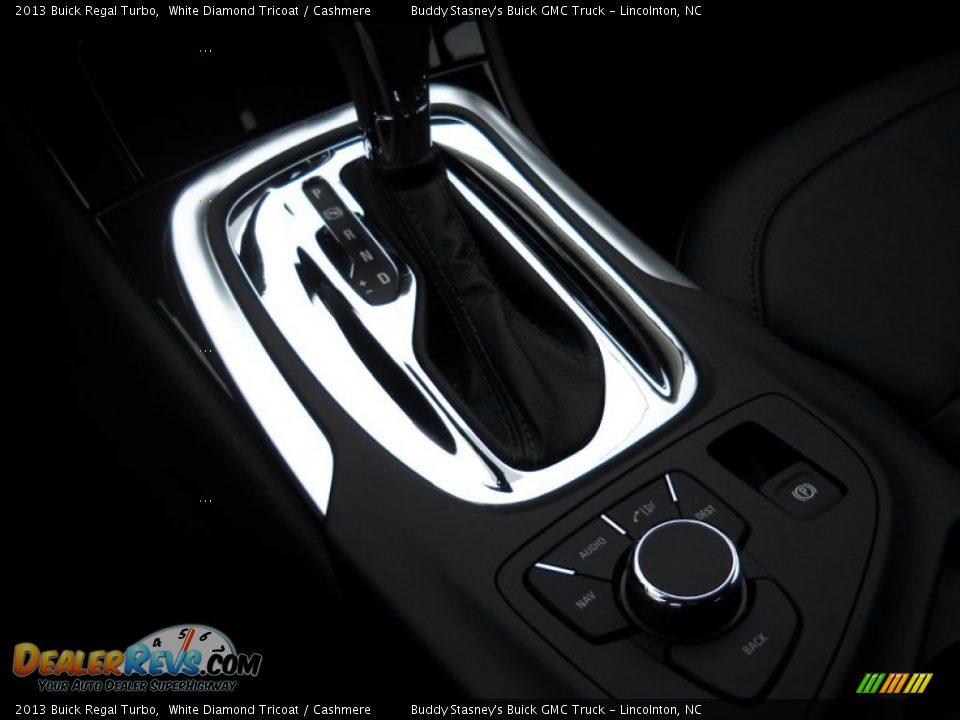 2013 Buick Regal Turbo White Diamond Tricoat / Cashmere Photo #17