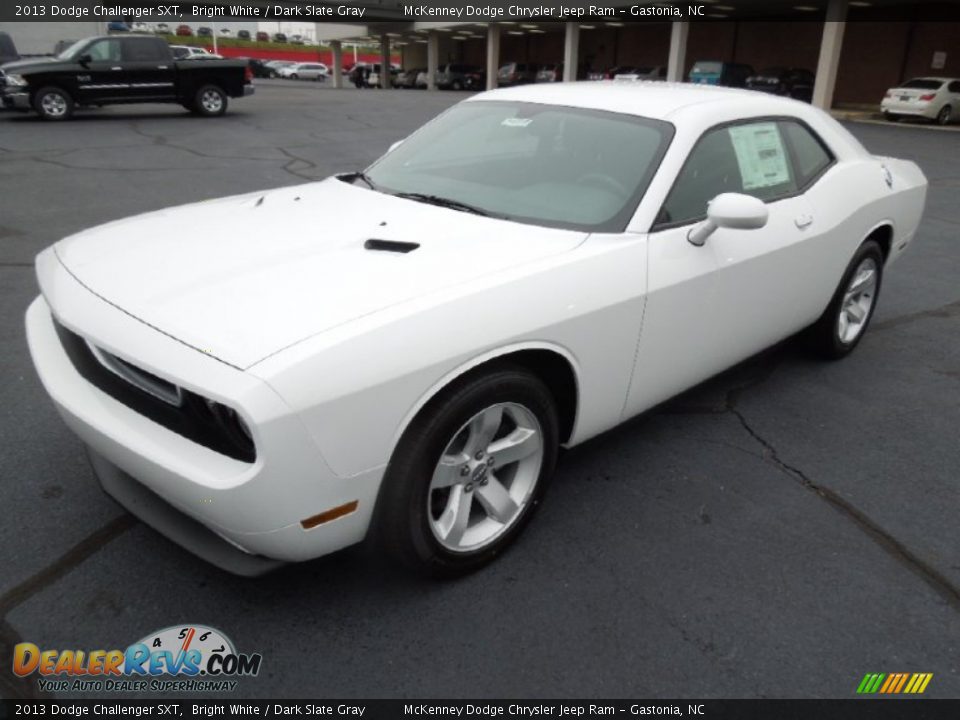 Front 3/4 View of 2013 Dodge Challenger SXT Photo #2