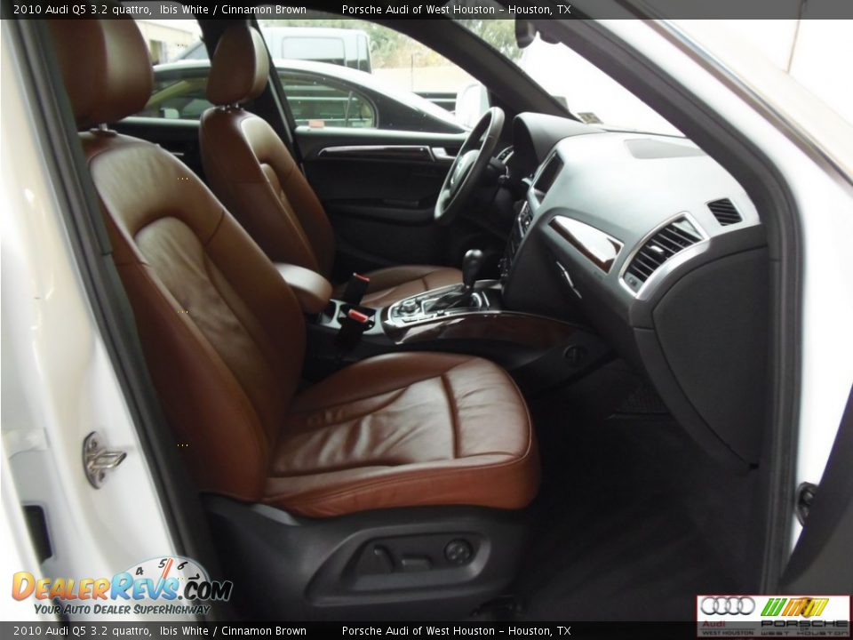 2010 Audi Q5 3.2 quattro Ibis White / Cinnamon Brown Photo #25