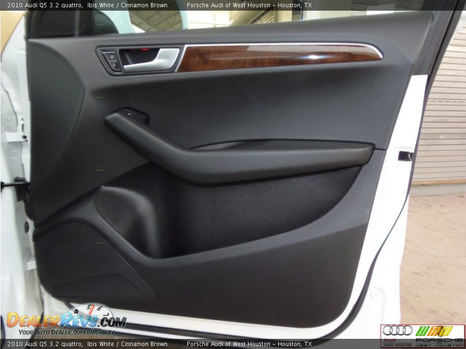 2010 Audi Q5 3.2 quattro Ibis White / Cinnamon Brown Photo #31